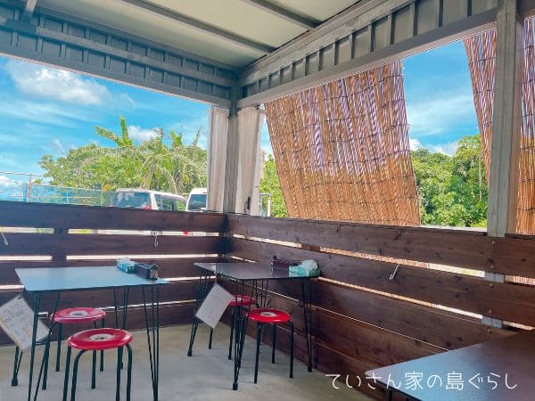 西表島の島ガーデン嶺の店内