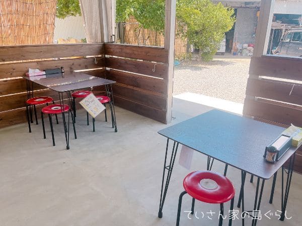 西表島の島ガーデン嶺の店内